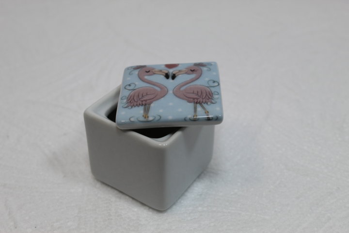 Flamingo box in porcelain